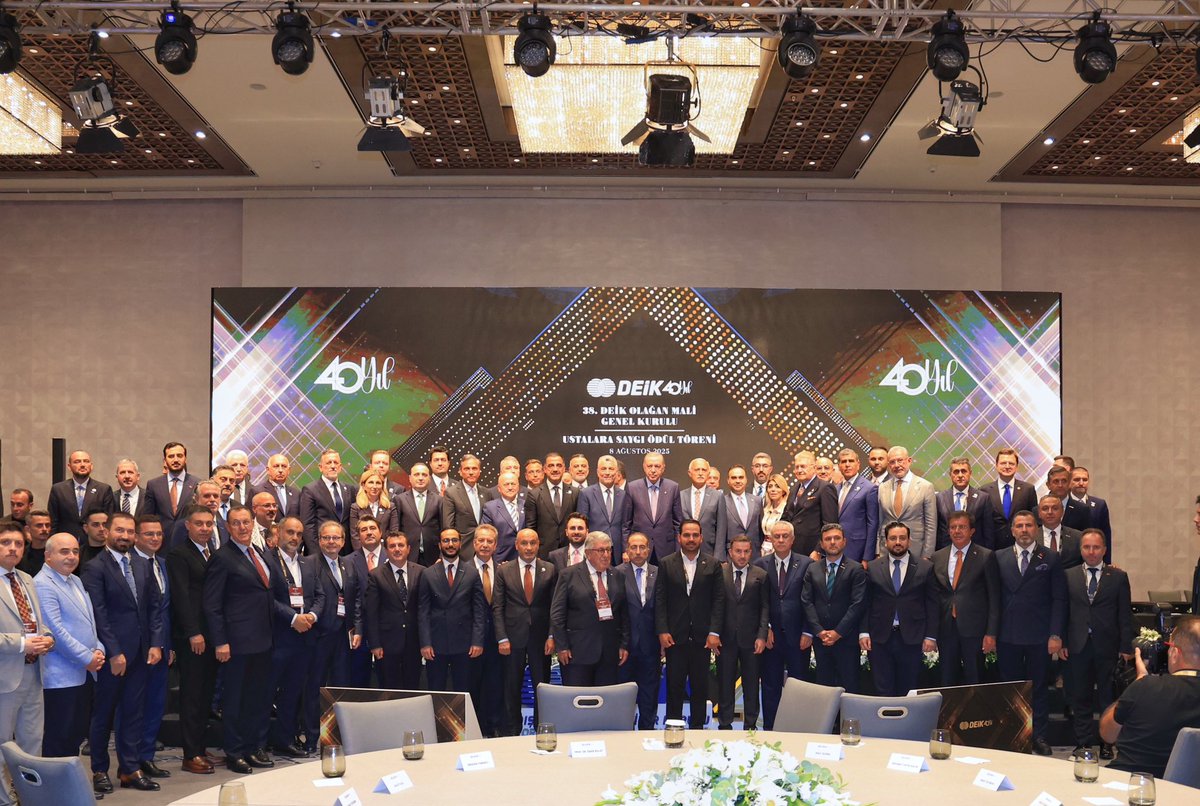 DEİK'imizin 40. yılında,  Cumhurbaşkanımız Sayın Recep Tayyip ERDOĞAN'ın teşrifleri, Ticaret Bakanımız Prof. Dr. Sayın Ömer BOLAT , Sanayi ve Teknoloji Bakanımız Sayın Mehmet Fatih KACIR, Tarım ve Orman Bakanımız Sayın İbrahim YUMAKLI, önceki Ekonomi Bakanımız Sayın Nihat