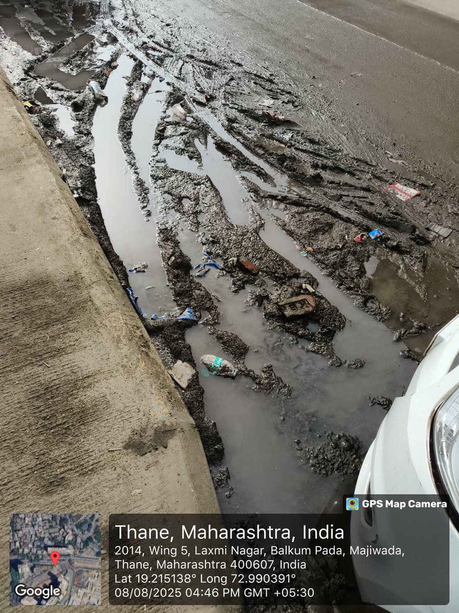 AdityaBowlekar's tweet photo. Absolute mess outside crown complex majiwada.. all the rain water is getting accumulated since drains are clogged @TMCaTweetAway @CMOMaharashtra https://t.co/kEWS7jUhNt