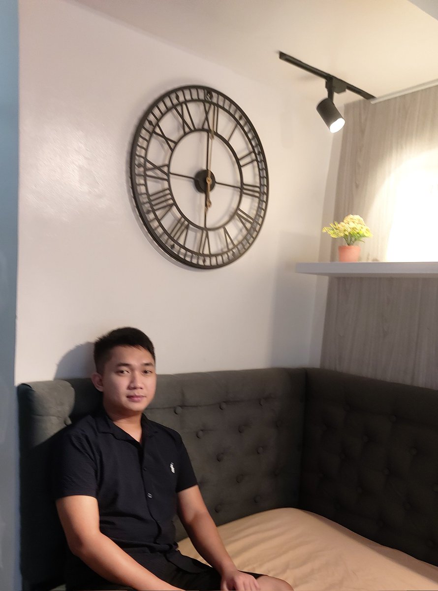 yan71x's tweet photo. gained so much weight last year and lost some this year. happy na ako, sana ma-maintain 😊 https://t.co/ChVyBqBOmd