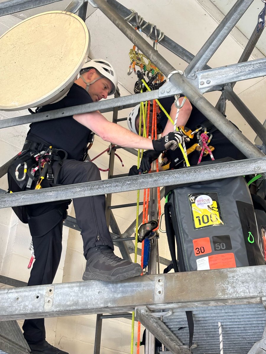 RescueSpec's tweet photo. 🚨 This weekend at Rescue Specialist Ltd:
🧗‍♂️ Climb Rescue Refresher
⛑️ First Aid at Height

Sharpen your skills, stay rescue-ready, and keep safety at the top! 💪
#RescueTraining #WorkAtHeight #SafetyFirst #FirstAid https://t.co/8b3JE6bX4z