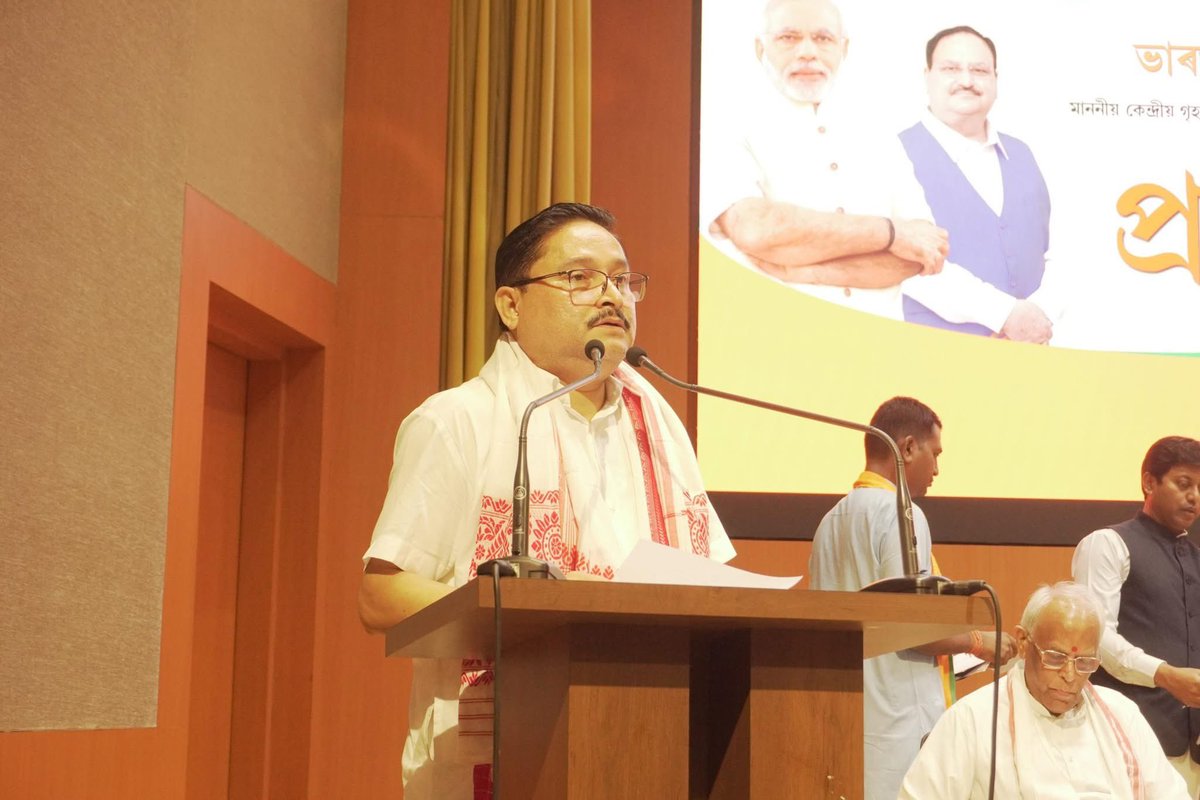 DilipSaikia4Bjp's tweet photo. A preparatory meeting was held today at the State HQ ahead of the Panchayat Pratinidhi Sammelan to be graced by Hon’ble Union Home Minister Shri @AmitShah Ji on 29th August.

Hon’ble CM Dr. @himantabiswa  reviewed arrangements for the Sammelan and the upcoming visit of Hon’ble PM Shri @narendramodi Ji to Assam on 8th September. We urged MPs, MLAs, and organising committees to work actively for the programme’s grand success.