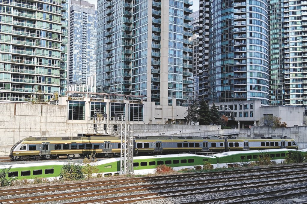 10 ans de desserte de l’aéroport de Toronto ▶️ ow.ly/Jtf1106inTJ