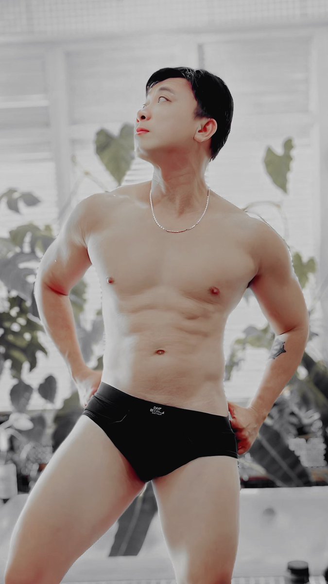 Chúng ta dành cả thanh xuân để nắn nót sự hoàn hảo cho nhau. Để rồi sau này dùng sự hoàn hảo đó cho người khác, thay vì chữa lành cho chính mình.