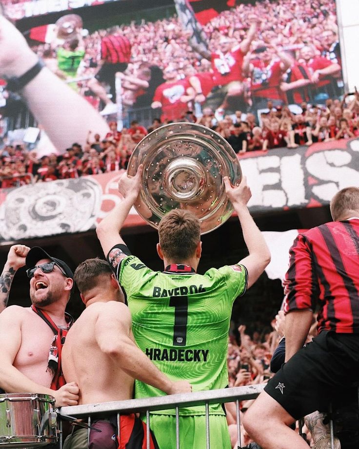 Bayer Leverkusen Pics that go Hard.🔴⚫️ (@leverkusenpics) on Twitter photo 