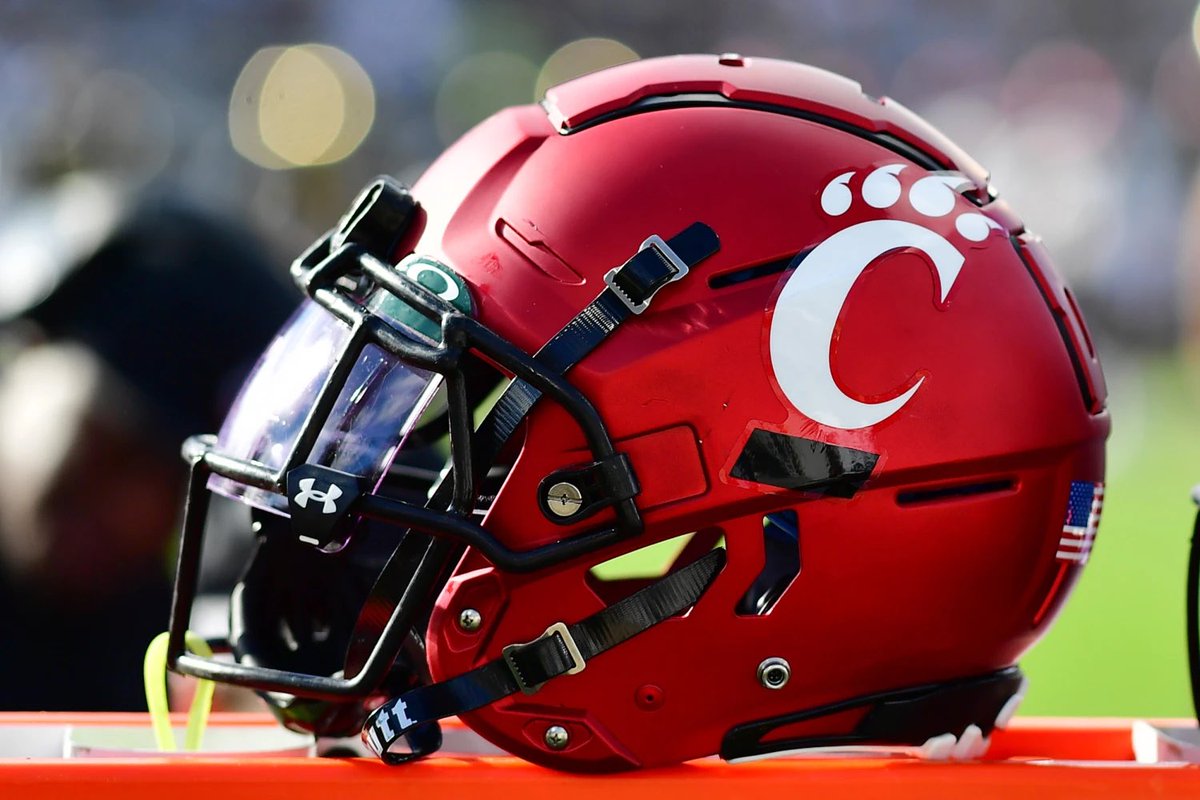 Cam Wade (@d1cam5x) on Twitter photo #AGTG Blessed to receive an offer from The University Of Cincinnati. ⚫️🔴 #GoBearcats
<a href="/BuckFitz/">NPA/SUPERMAX 100</a> <a href="/NatlPlaymkrsAca/">NatlPlaymkersAcademy</a> <a href="/NP_Recruiting/">National Pros Recruiting</a> <a href="/jaxon_rose8/">Jaxon Rose</a> <a href="/coachthomp9/">Coach Thomp</a> <a href="/pths_football/">Paducah Tilghman HS Football</a> <a href="/3DHarris/">D. Harris</a> <a href="/LoyaltyPerform/">Loyalty Performance Club</a> <a href="/ChadSimmons_/">ChadSimmons</a> <a href="/TomLoy247/">Tom Loy</a> <a href="/CoachStingley/">Vijay Stingley</a> #AGTG Blessed to receive an offer from The University Of Cincinnati. ⚫️🔴 #GoBearcats
<a href="/BuckFitz/">NPA/SUPERMAX 100</a> <a href="/NatlPlaymkrsAca/">NatlPlaymkersAcademy</a> <a href="/NP_Recruiting/">National Pros Recruiting</a> <a href="/jaxon_rose8/">Jaxon Rose</a> <a href="/coachthomp9/">Coach Thomp</a> <a href="/pths_football/">Paducah Tilghman HS Football</a> <a href="/3DHarris/">D. Harris</a> <a href="/LoyaltyPerform/">Loyalty Performance Club</a> <a href="/ChadSimmons_/">ChadSimmons</a> <a href="/TomLoy247/">Tom Loy</a> <a href="/CoachStingley/">Vijay Stingley</a>