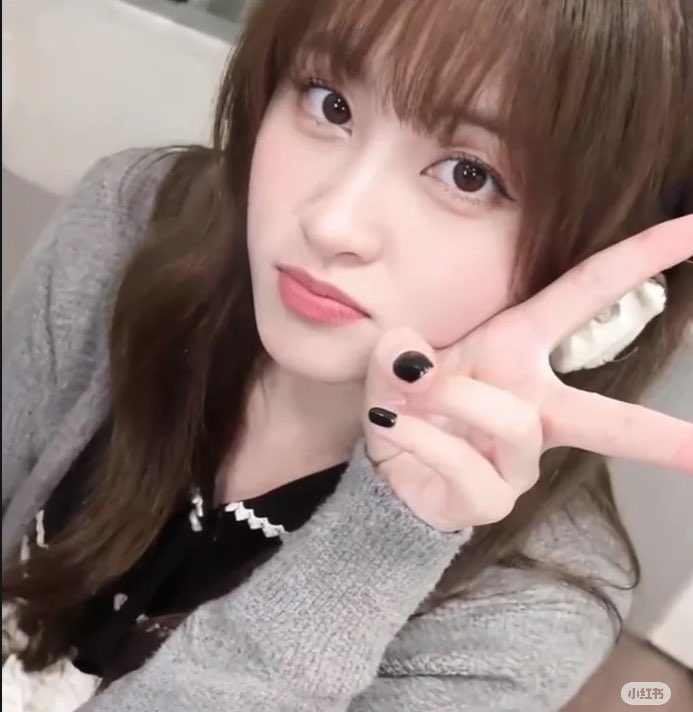 markrizzowski's tweet photo. anyone know what group she's from? https://t.co/YKh9jKrEjP