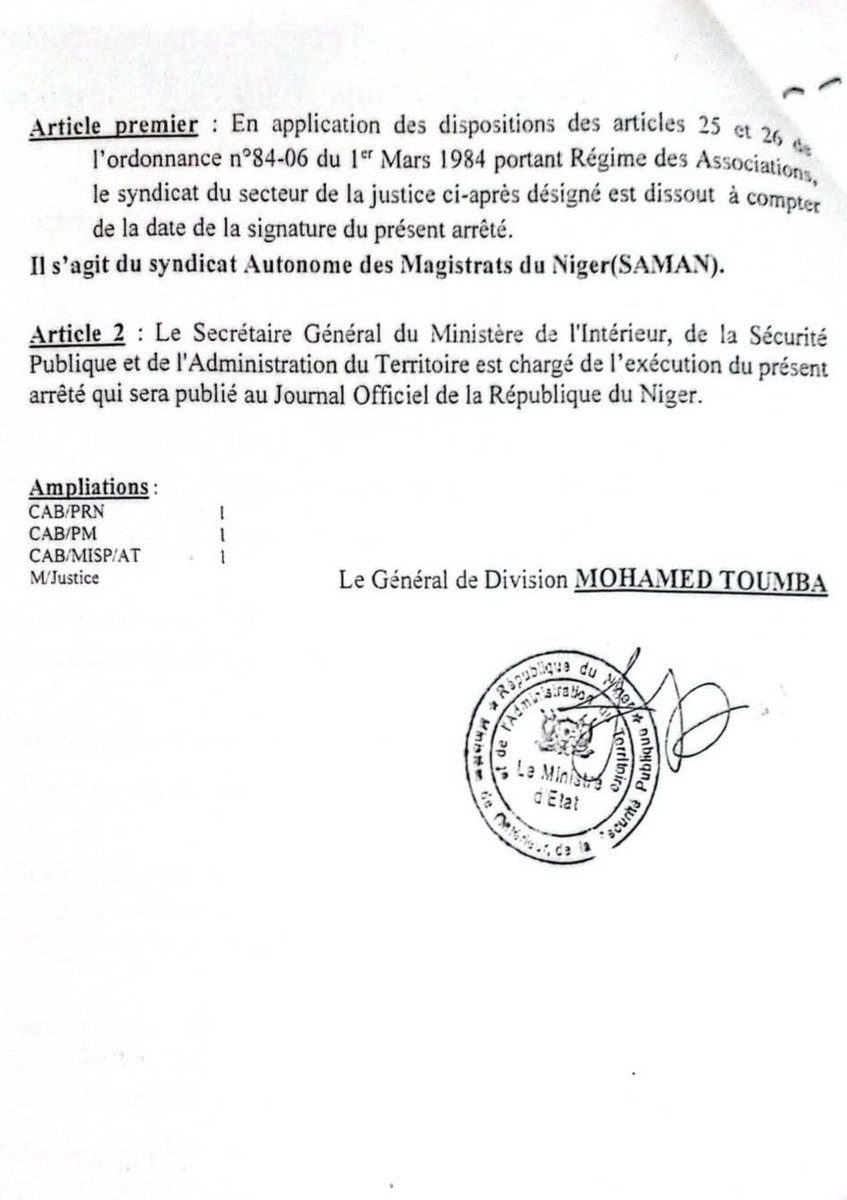 Au #Niger, le ministre de l'Intérieur a signé cet arrêté portant dissolution du Syndicat Autonome des Magistrats du Niger (SAMAN). Ledit arrêté est totalement muet par rapport au motif ayant conduit a cette dissolution. Affaire à suivre...