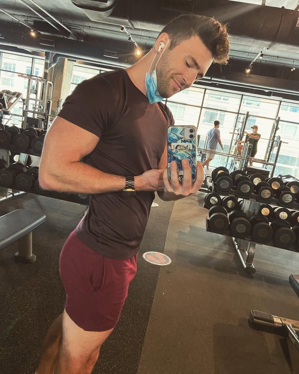ericangelo3k's tweet photo. Strolled into the gym like a quiet storm, let the iron speak, and poured my soul into every rep. Abs got their share of love too. It wasnโt just a workout, it was therapy, release, and a little fun all rolled into one. ๐โจ#GymLife #AbsAndAll #StrengthInStillness #FitFeels https://t.co/959QM2dO4H