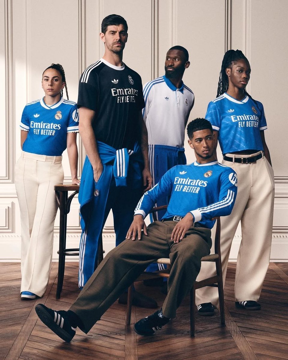 footsoccerpro's tweet photo. Le Real Madrid dégaine son nouveau maillot third 2025 2026 🔵⚪

Notre note pour ce maillot : 8/10 💥

#realmadrid https://t.co/NullA6KU7I