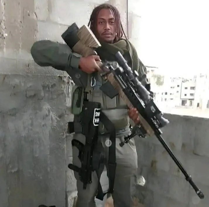 🚨🚨🚨
يسمى "ذئب الصحرى".. أخطر قناص في الجيش الإسرائيلي.. تم فطسه على يد قناص #القسام المرعب ورجع #تل_أبيب في كيس أسود.