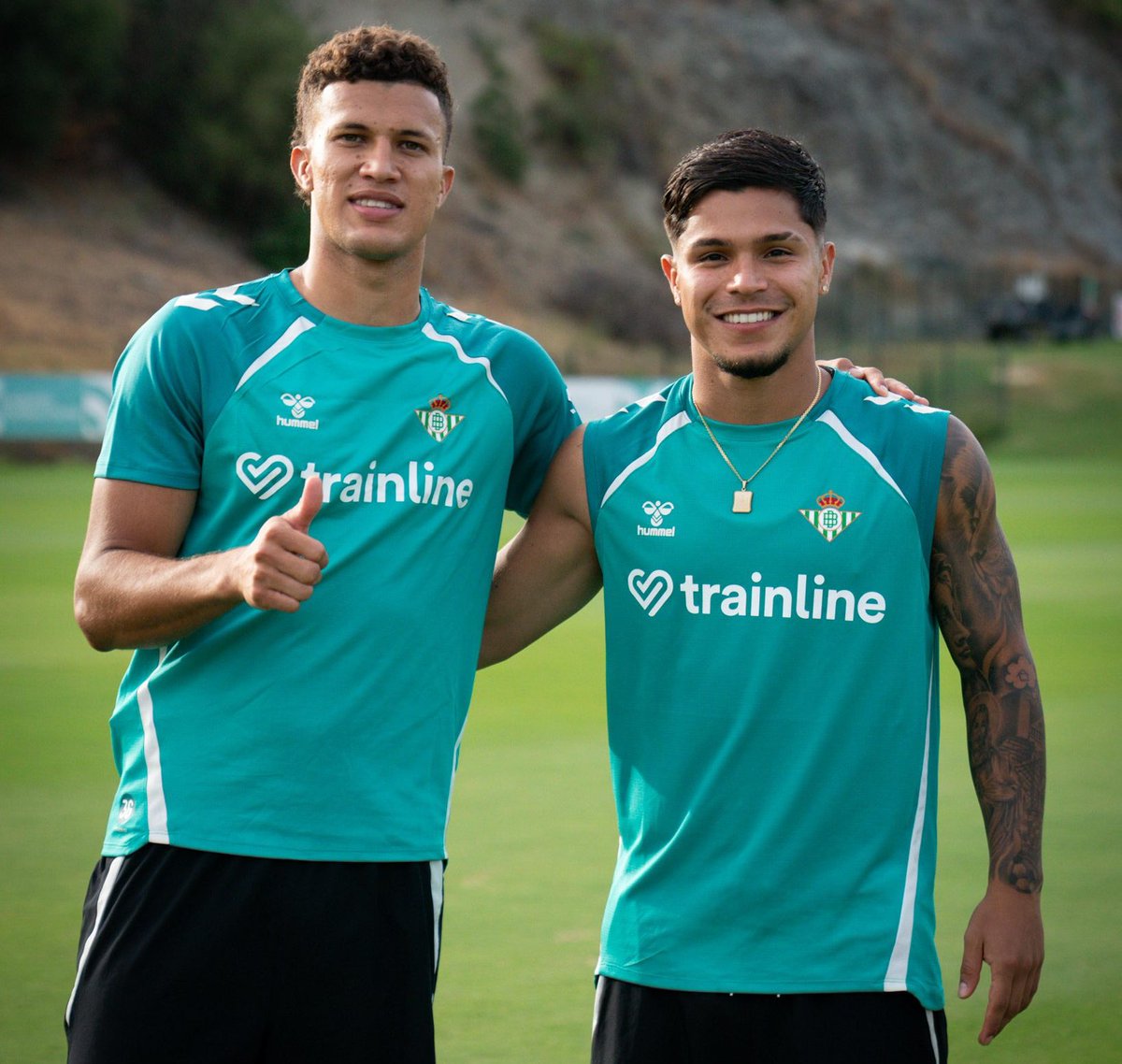 Pepe Elías (@pepelias17_) on Twitter photo 🟢La exitosa operación salida permitirá al Betis inscribir el lunes a todos sus futbolistas
➡️Pau López, Valentín Gómez, Junior, Ricardo, Deossa y Cucho Hernández están pendientes de inscripción
mundobetis.com/2025/08/08/la-… a través de <a href="/MundoBetis_/">MundoBetis</a> 🟢La exitosa operación salida permitirá al Betis inscribir el lunes a todos sus futbolistas
➡️Pau López, Valentín Gómez, Junior, Ricardo, Deossa y Cucho Hernández están pendientes de inscripción
mundobetis.com/2025/08/08/la-… a través de <a href="/MundoBetis_/">MundoBetis</a>