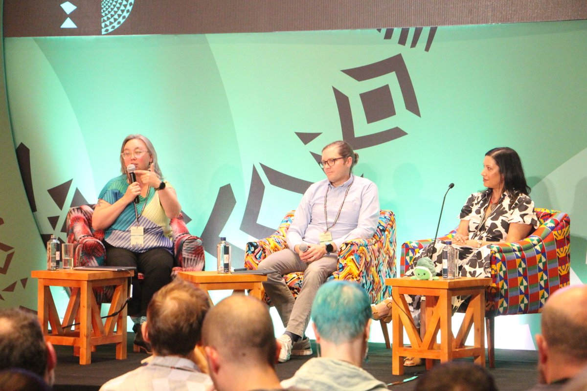 WikimediaTchad's tweet photo. À Wikimania, la résilience se construit aussi dans le dialogue. Des échanges précieux ont eu lieu avec les dirigeants de la Fondation Wikimedia autour des grandes tendances mondiales qui bousculent l’écosystème du savoir libre. #Wikimania2025 
©️@yacoub_td https://t.co/btEsIWbwt3