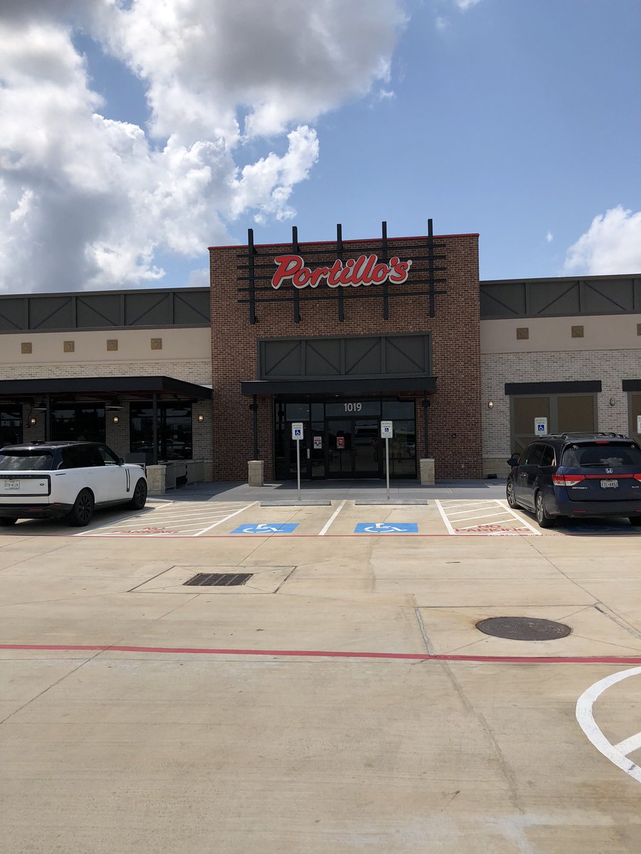 DoubleDown34's tweet photo. I really wanted to like this place.  Nice clean restaurant, friendly service. But, unfortunately, the beef on the sandwich had almost no flavor, and the “gravy” was thin and had a vague taste of cleaning fluid. https://t.co/jqs4TIh9QL