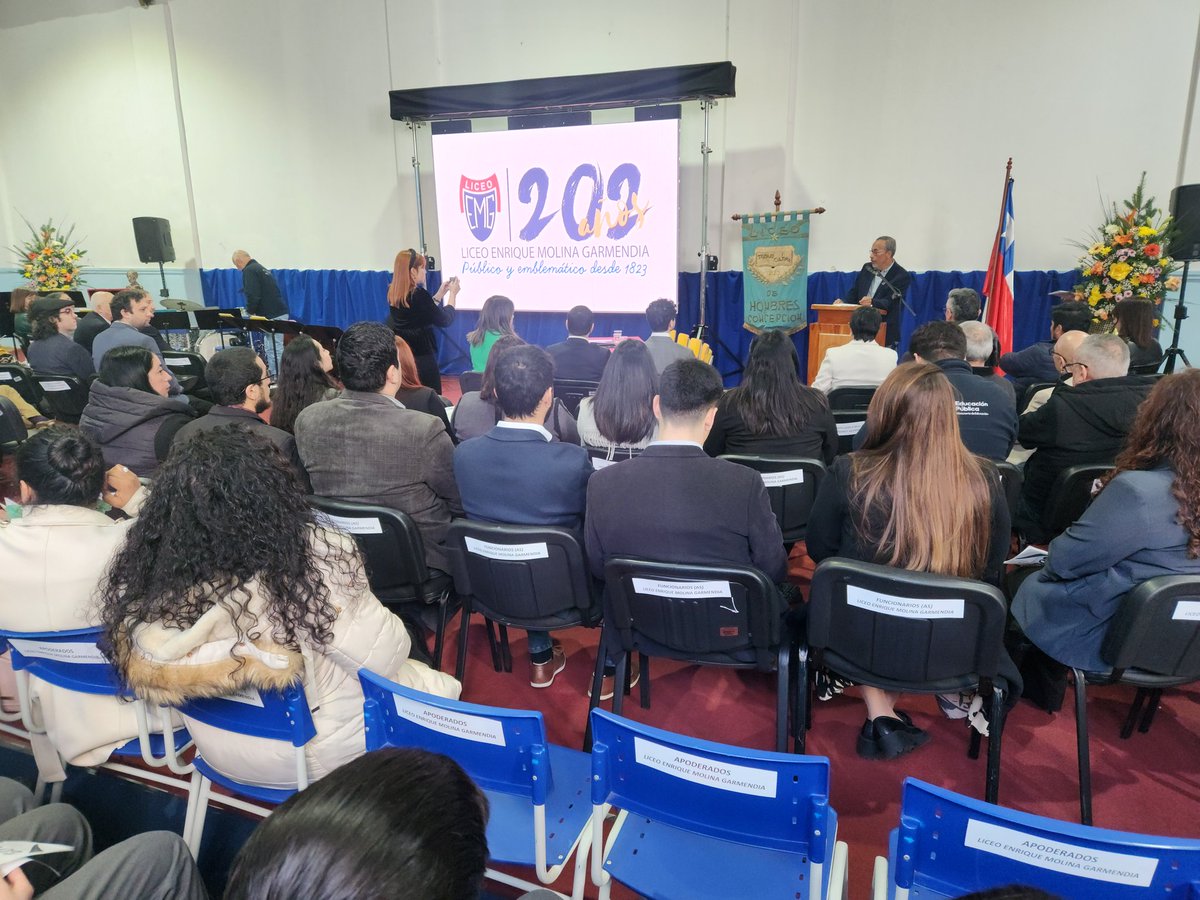 🤗 Hoy saludamos de manera muy especial al Liceo Enrique Molina Garmendia de Concepción que cumple 202 años de vida.
La tercera institución secundaria más antigua de Chile, recibió esta mañana la noticia que pasará a formar parte de una Red Nacional de Liceos Emblemáticos👏🏽👏🏽👏🏽