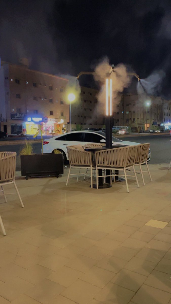 وأنا في المقعد منتظرٌ….