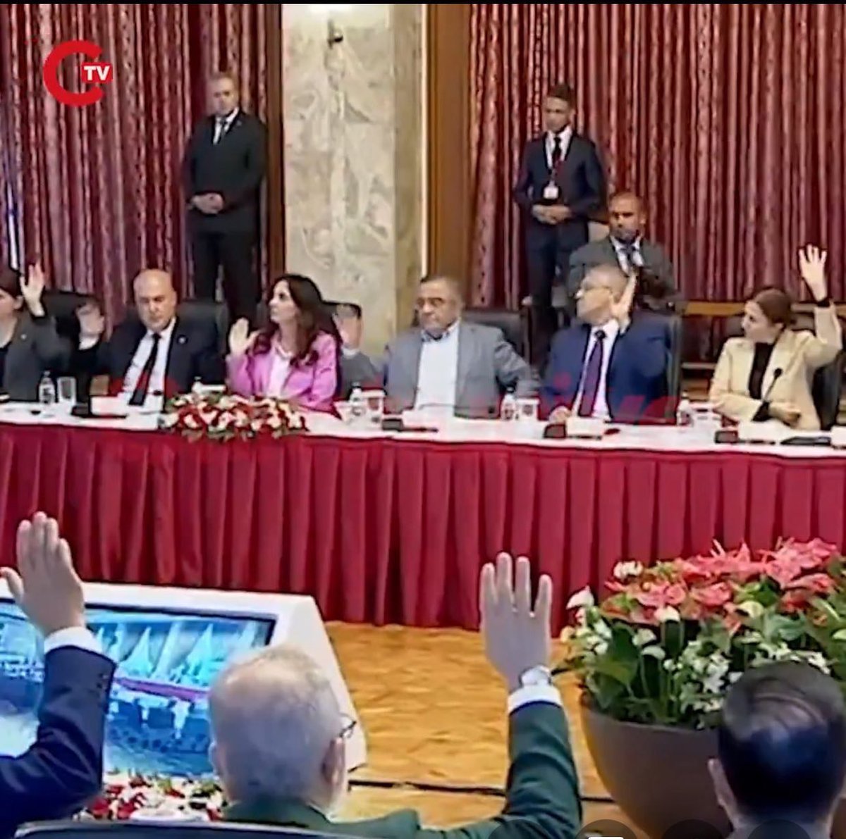 Mustafa Şükrüoğlu (@sukruoglum) on Twitter photo Sn. <a href="/CHPMuratBakan/">Murat BAKAN</a> ;
Sizi Ulusalcı hatta daha geniş manada Atatürkçü olarak biliyoruz!
10 yıl Türk milletine açıklanmamak üzere yapılacak olan görüşmeye, DEM ve HÜDAPAR vekilleriyle birlikte neden el kaldırdığınızı lütfen açıklar mısınız? Sn. <a href="/CHPMuratBakan/">Murat BAKAN</a> ;
Sizi Ulusalcı hatta daha geniş manada Atatürkçü olarak biliyoruz!
10 yıl Türk milletine açıklanmamak üzere yapılacak olan görüşmeye, DEM ve HÜDAPAR vekilleriyle birlikte neden el kaldırdığınızı lütfen açıklar mısınız?