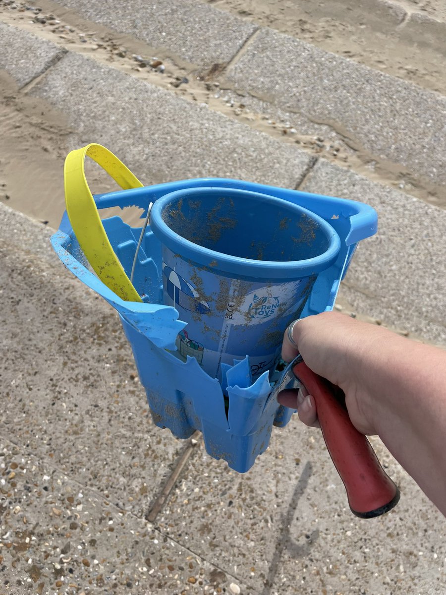 Clairie21's tweet photo. Makes me crabby #beachclean #crab #bucket #plastic #doingmybit #lovewhereyoulive https://t.co/l2hSptg3E0