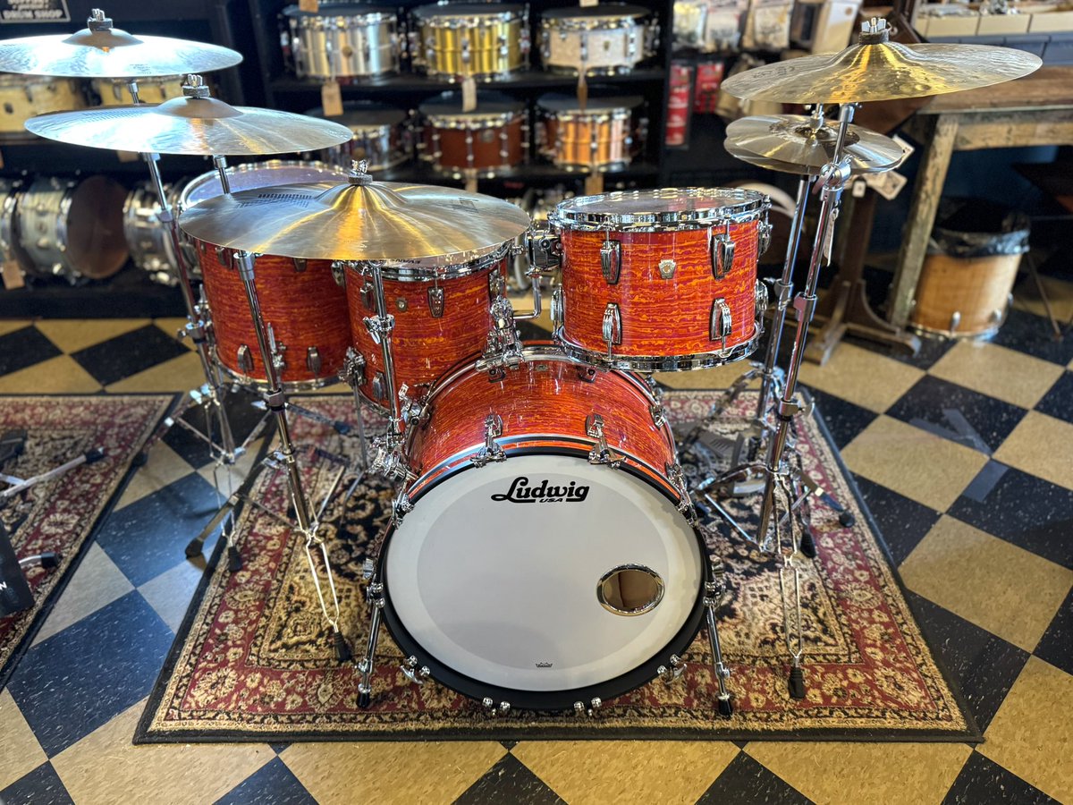 badgesdrumshop's tweet image. This Mod Orange 2017 Ludwig Classic Maple 4-piece is set up in our show room today, waiting for you. Come say hello before 5pm 🥁🫶🏻🧡 

Badgesdrumshop.com 
127 W Main St
Mason, OH 45040
Tue-Thur 12-7pm
Fri-Sat 12-5pm

#ludwig #ludwigdrums #drumset #drums #drumkit #drummer