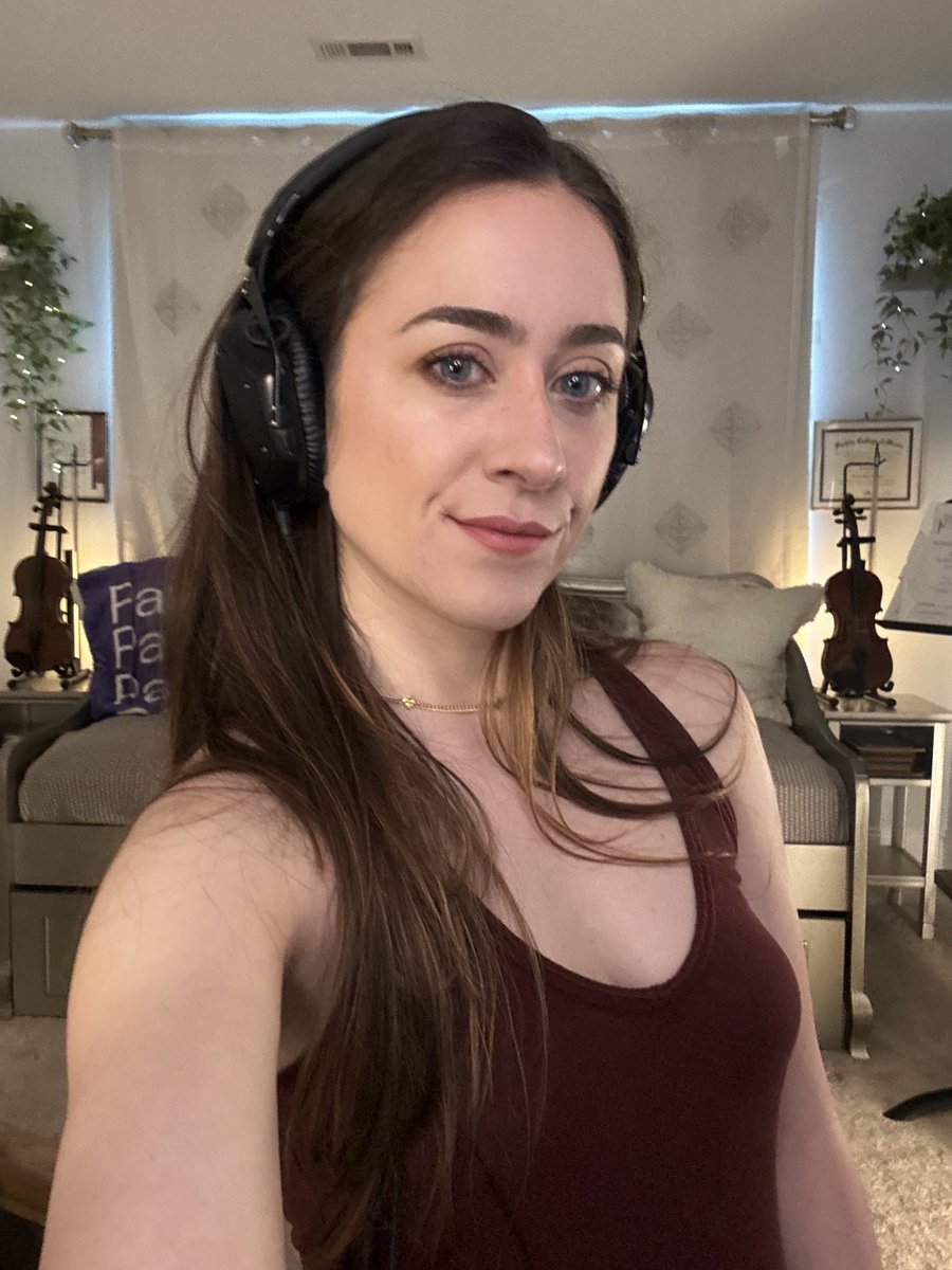 Loving my studio upgrades! Live now 

twitch.tv/joplaysviolin

youtube.com/live/DaAozMUoQ…