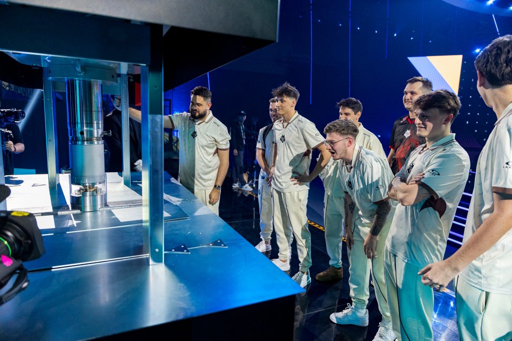 FURIA LoiraDEMON tweet media