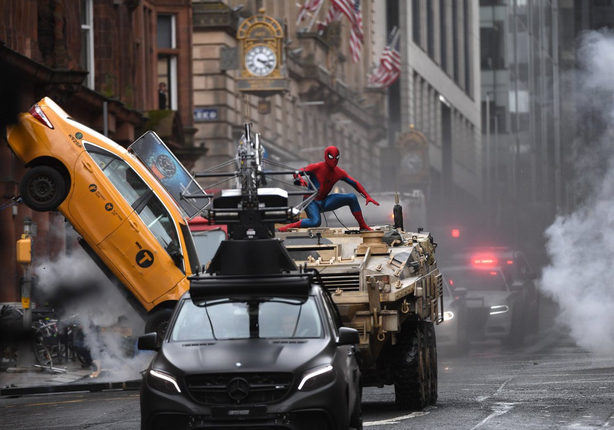 Confira algumas fotos das gravações de "Homem-Aranha: Um Novo Dia" realizadas hoje na cidade de Glasgow. 🕷️

ℹ️ Cenas feitas por um dublê do Tom Holland.