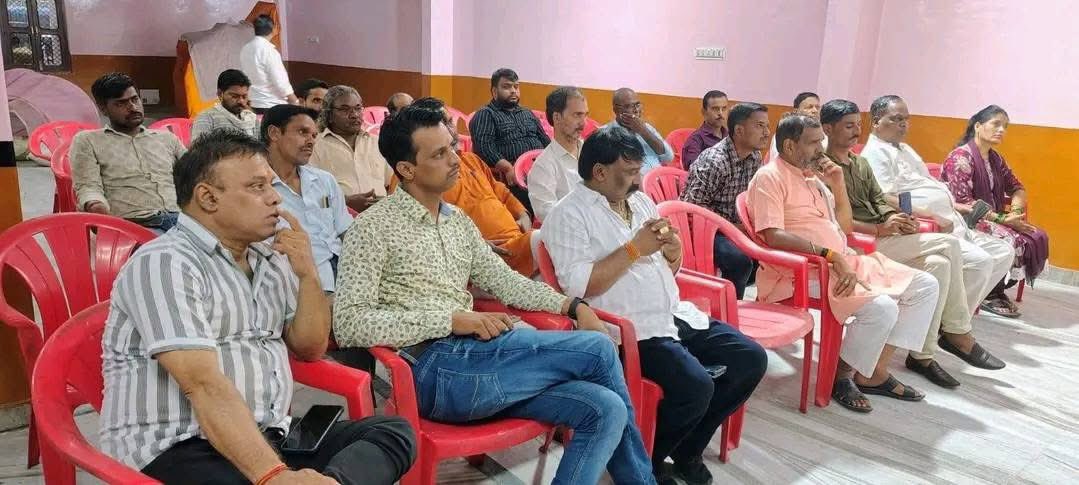 shivangbjym's tweet photo. आज मानस धाम गेस्ट हाउस रावतपुर में रामलला मंडल की हर घर तिरंगा अभियान कार्यशाला को संबोधित किया ! https://t.co/gEoBM35m0O