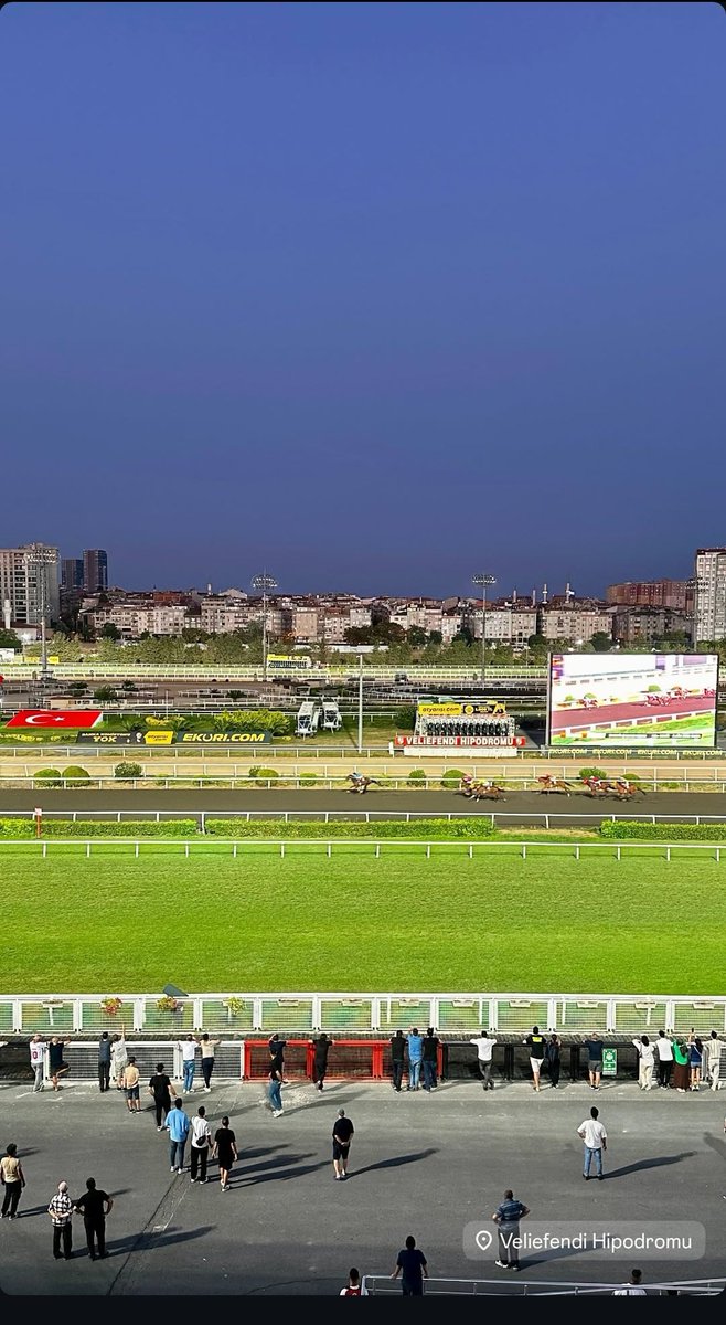 Gökhan boşta kalınca at yarışına mi başladın şimdi de ne yaptın 😂?? Hipokramda ne işin var #GökhanAlkan