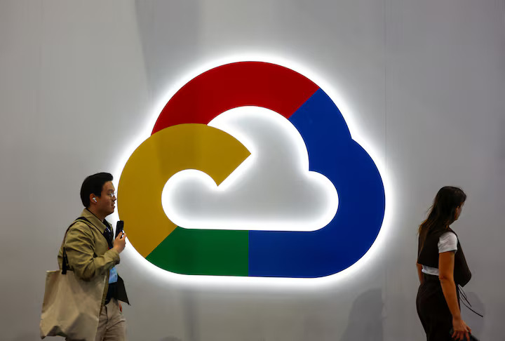 CodeChaps's tweet image. 🚀 Cloud Wars 2.0: AI Takes the Lead

With GPT‑5 nearing launch, and cloud giants racing to dominate AI-first infrastructure, the stakes have never been higher.

📉AWS is slipping
📈Google Cloud &amp;amp; Microsoft are gaining ground

🔗Read more: reuters.com

#GPT5 #OpenAI