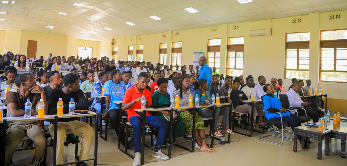 Karongi_College's tweet image. Today, RP-Karongi College wrapped up the Induction &amp;amp; orientation week for first-year students with a special address by @RwandaPolytec&apos;DVC-ARIA @emusonera. He welcomed the new students and urged them to set personalized, realistic &amp;amp; achievable goals for their academic pursuits.
