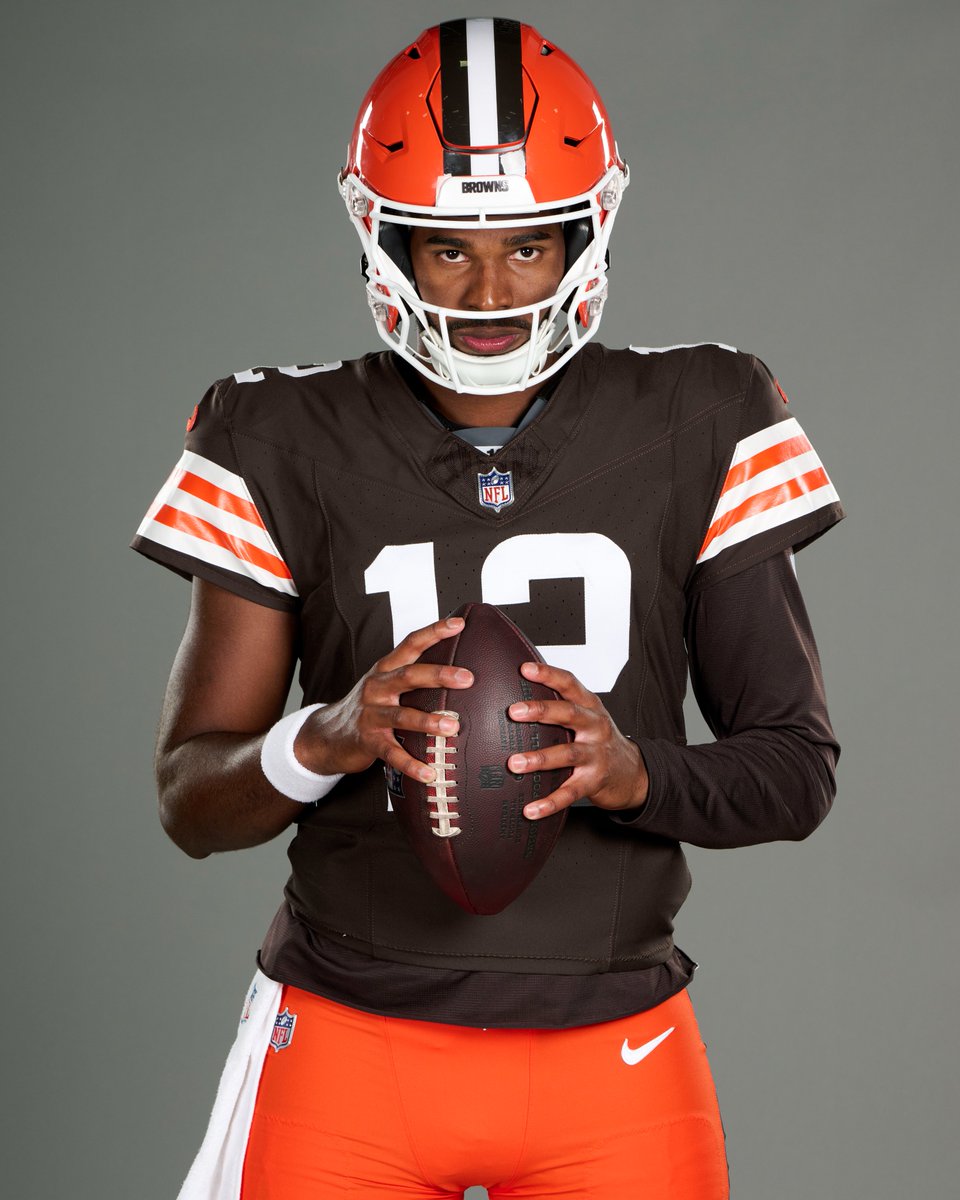 NFL's tweet photo. .@ShedeurSanders makes his preseason debut tonight as QB1 for the @Browns ⌚️

📺: #CLEvsCAR -- 7pm ET on @NFLNetwork
📱: Stream on @NFLPlus https://t.co/fYuTGv9mb6