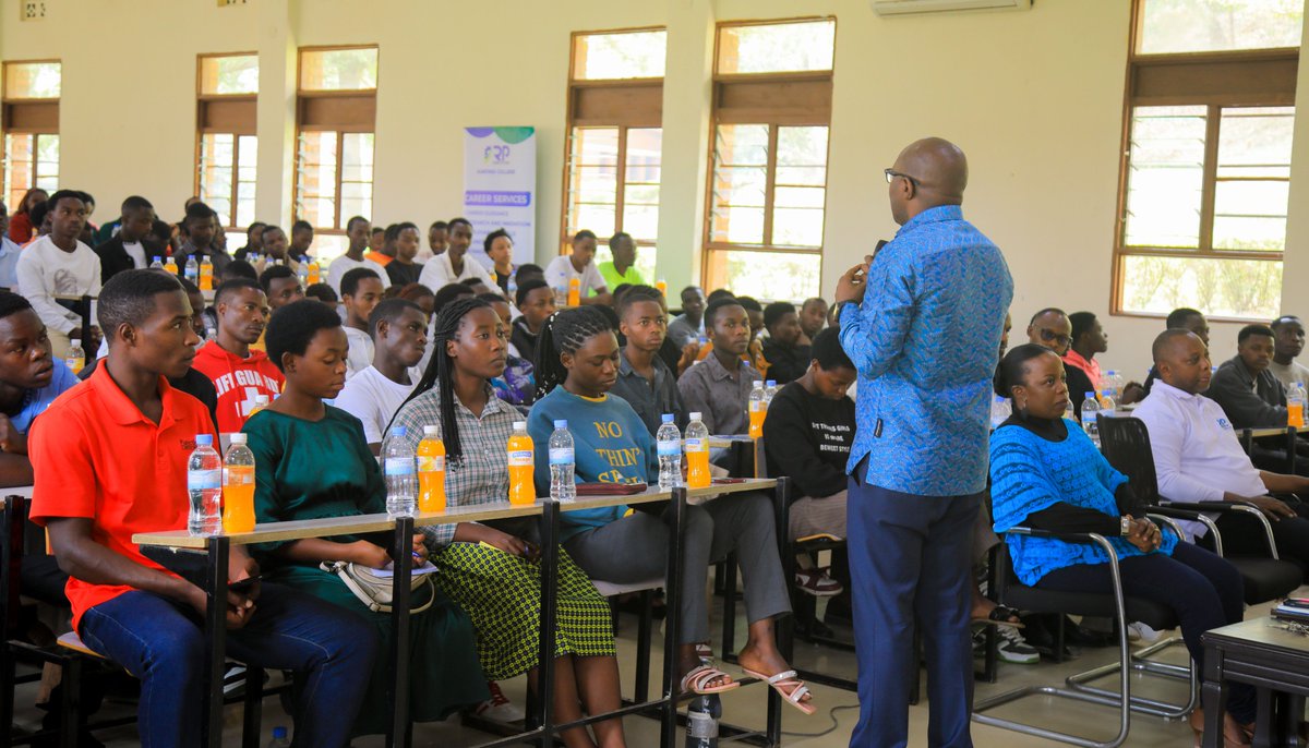 Karongi_College's tweet image. Today, RP-Karongi College wrapped up the Induction &amp;amp; orientation week for first-year students with a special address by @RwandaPolytec&apos;DVC-ARIA @emusonera. He welcomed the new students and urged them to set personalized, realistic &amp;amp; achievable goals for their academic pursuits.