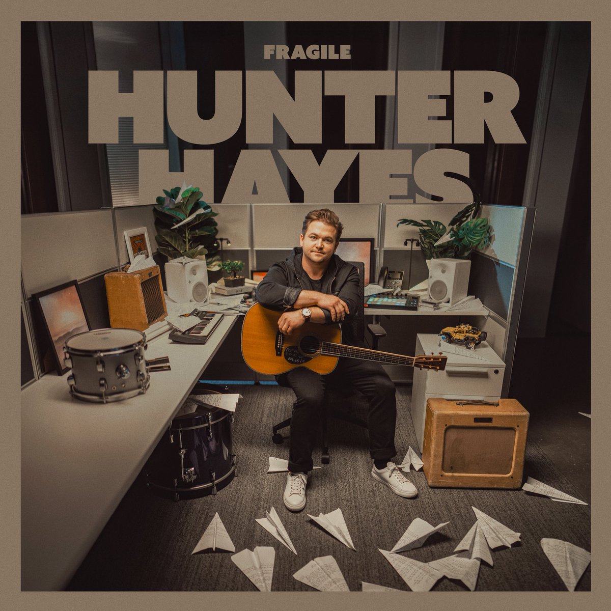 With you, I feel safe to be Fragile. Next Friday, August 15.

lnk.dmsmusic.co/hunterhayes_fr…