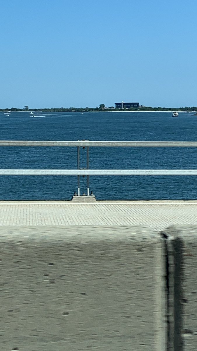 MelissaReese's tweet photo. On way to #JonesBeach! @AJRBrothers w @THEETERTAINMENT https://t.co/DPb4yHveHo