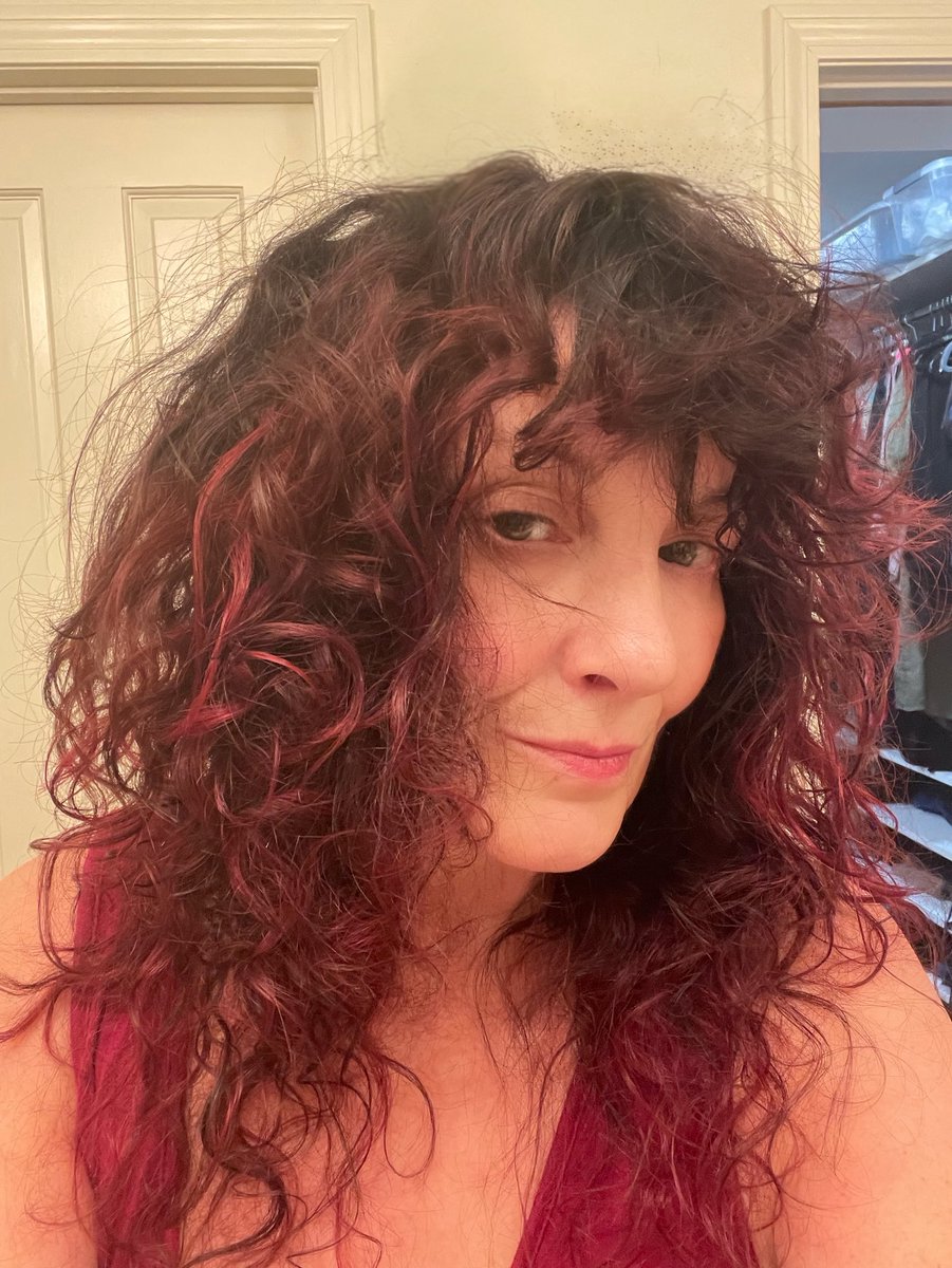 I don’t think many of you have ever seen what my hair looks like before styling…I’ve always been a curly girl❤️ What do you think?