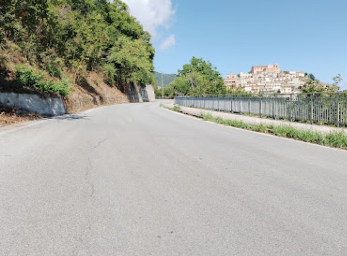 RedazioneDedalo's tweet image. dedalomultimedia.org/notizie/ultime… #Frane #Librizzi #Messina #Sicilia #DissestoIdrogeologico #SP126 #SicurezzaStradale #LavoriPubblici #GaraPubblica