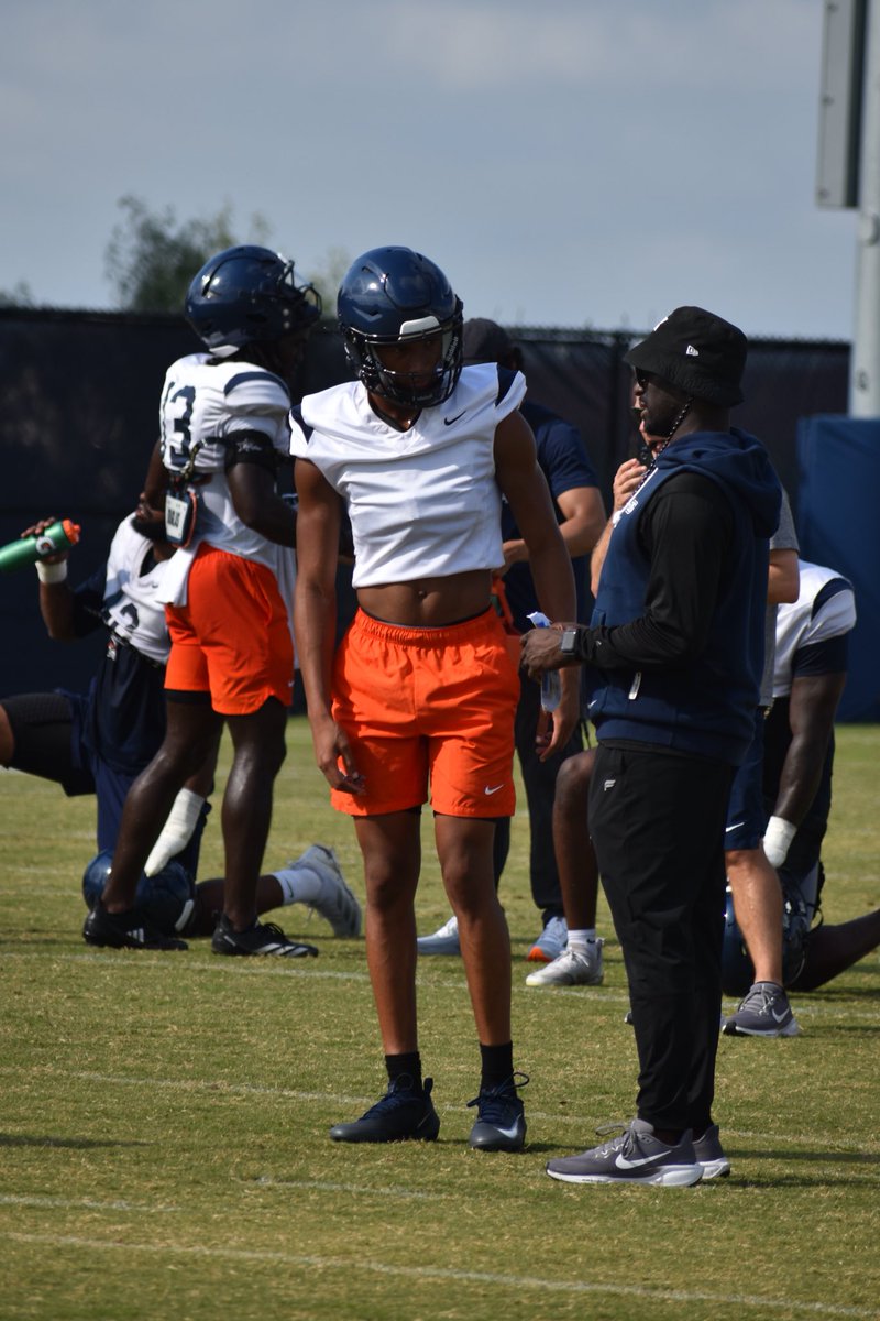 JJ Perez (@thejjperez) on Twitter photo San Bernardino Valley Juco transfer CB Ahamad Chapman arrived on campus for the second week <a href="/UTSAFTBL/">UTSA Football 🏈</a> fall camp. San Bernardino Valley Juco transfer CB Ahamad Chapman arrived on campus for the second week <a href="/UTSAFTBL/">UTSA Football 🏈</a> fall camp.