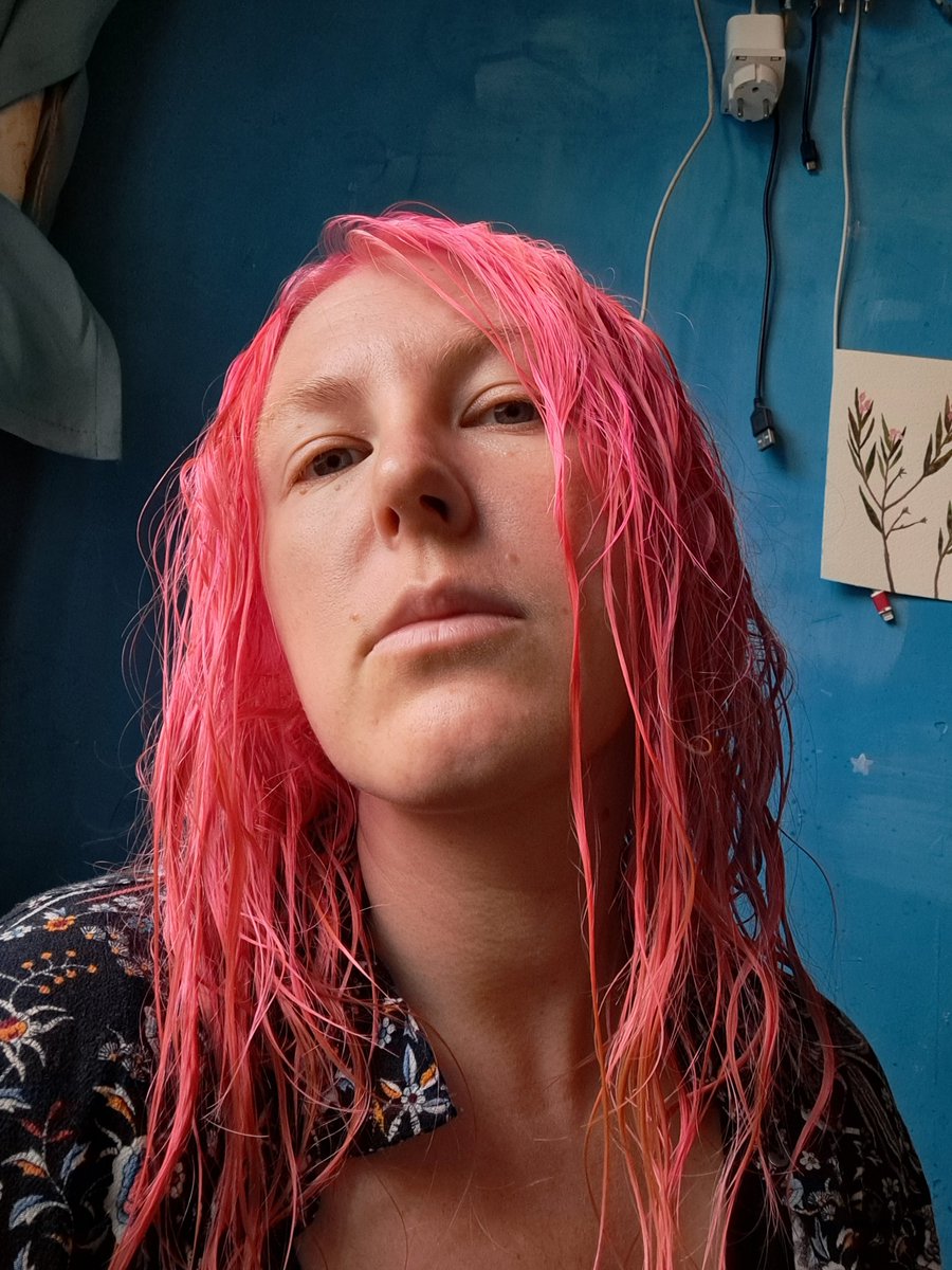 Опять покрасилась сама дома, сижу сохну