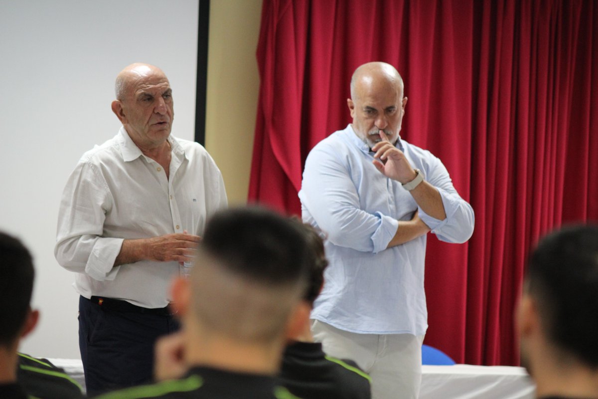 Pablo Burillo Cabañero (@burillocabanero) on Twitter photo Arranca la temporada del <a href="/cta_FFCM/">Comité Técnico de Árbitros FFCM</a> con el seminario impartido por Alfredo Rodríguez Moreno, árbitro asistente internacional, para los árbitros y árbitros asistentes de #TerceraRFEF. Mañana turno para las pruebas físicas.
Un colectivo cada vez más preparado gracias a la labor de Arranca la temporada del <a href="/cta_FFCM/">Comité Técnico de Árbitros FFCM</a> con el seminario impartido por Alfredo Rodríguez Moreno, árbitro asistente internacional, para los árbitros y árbitros asistentes de #TerceraRFEF. Mañana turno para las pruebas físicas.
Un colectivo cada vez más preparado gracias a la labor de