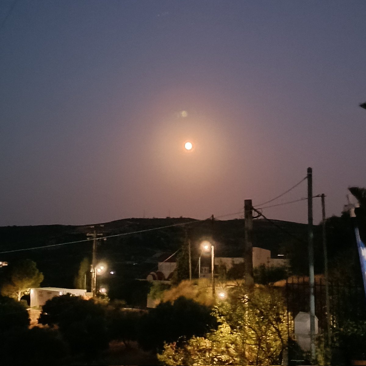 Όμορφο είναι... 🌕🌕