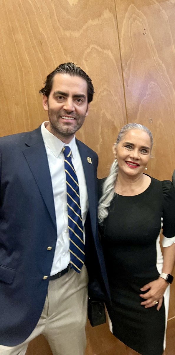 🚀 ¡Éxito al Dr. Salvador Andrade Ortiz como nuevo Director de la #ENESLeón 2025-2029!
Su liderazgo impulsará innovación, fortaleza y nuevos logros para la #UNAM.

¡A escribir juntos un gran capítulo! 📚✨
#EducaciónSuperior #LiderazgoAcadémico