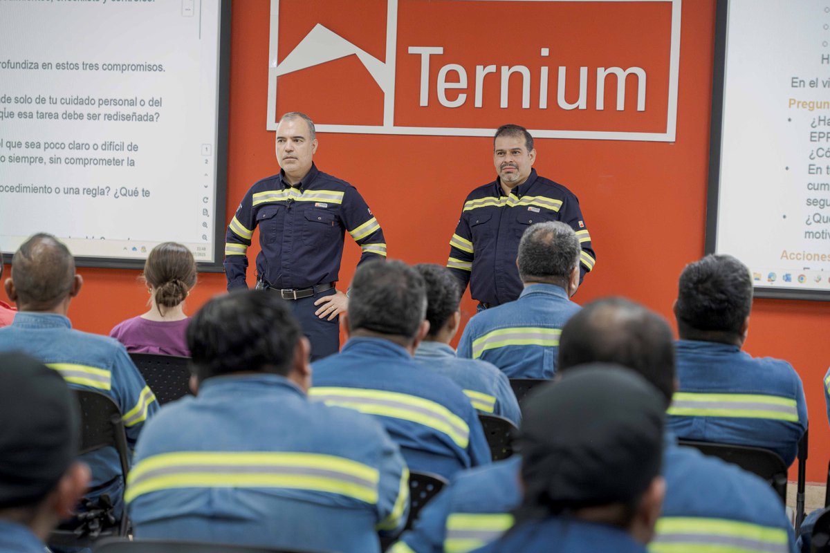 AlejandroGzzTx's tweet photo. En el Día de la Seguridad @ternium, detuvimos nuestras líneas de producción para dedicar el tiempo que merece este tema. Fue un momento para recordar que la seguridad es una responsabilidad compartida que nos protege a todos cada día. Gracias a todos por sumarse con compromiso. https://t.co/mofRpFWfJu
