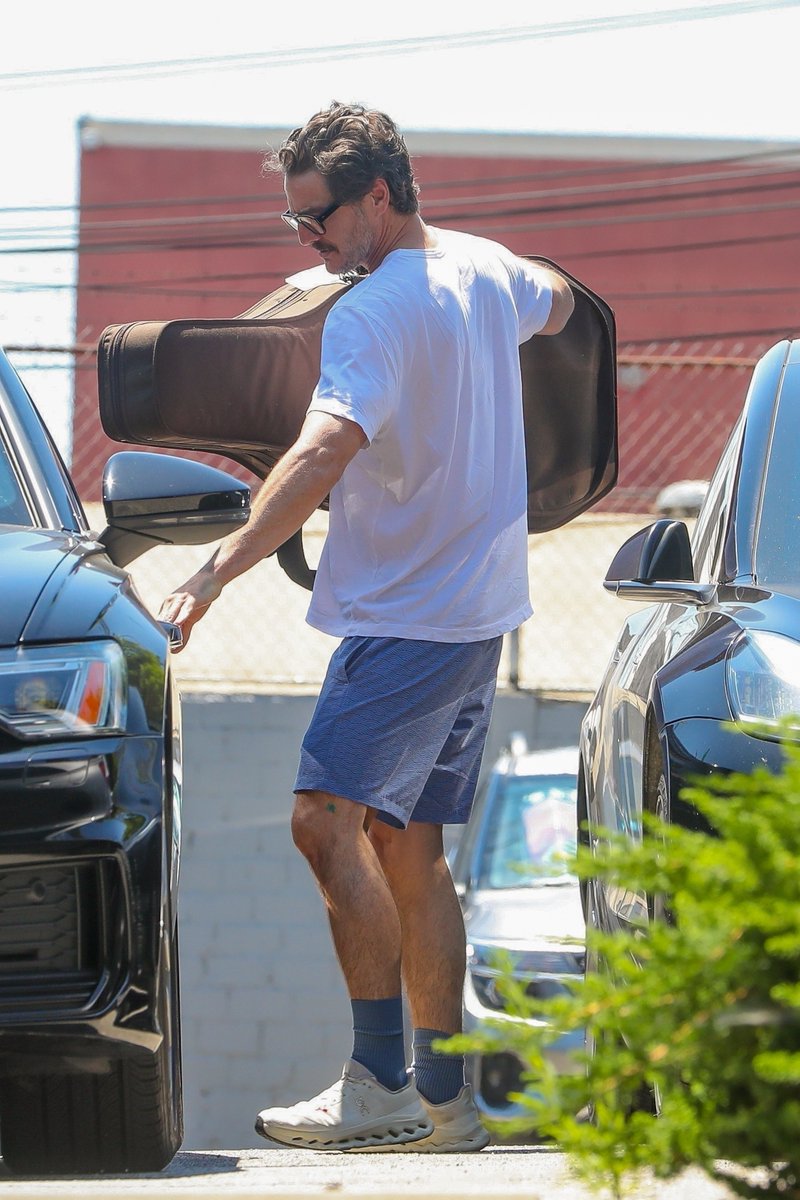 Pedro Pascal Photos tweet media