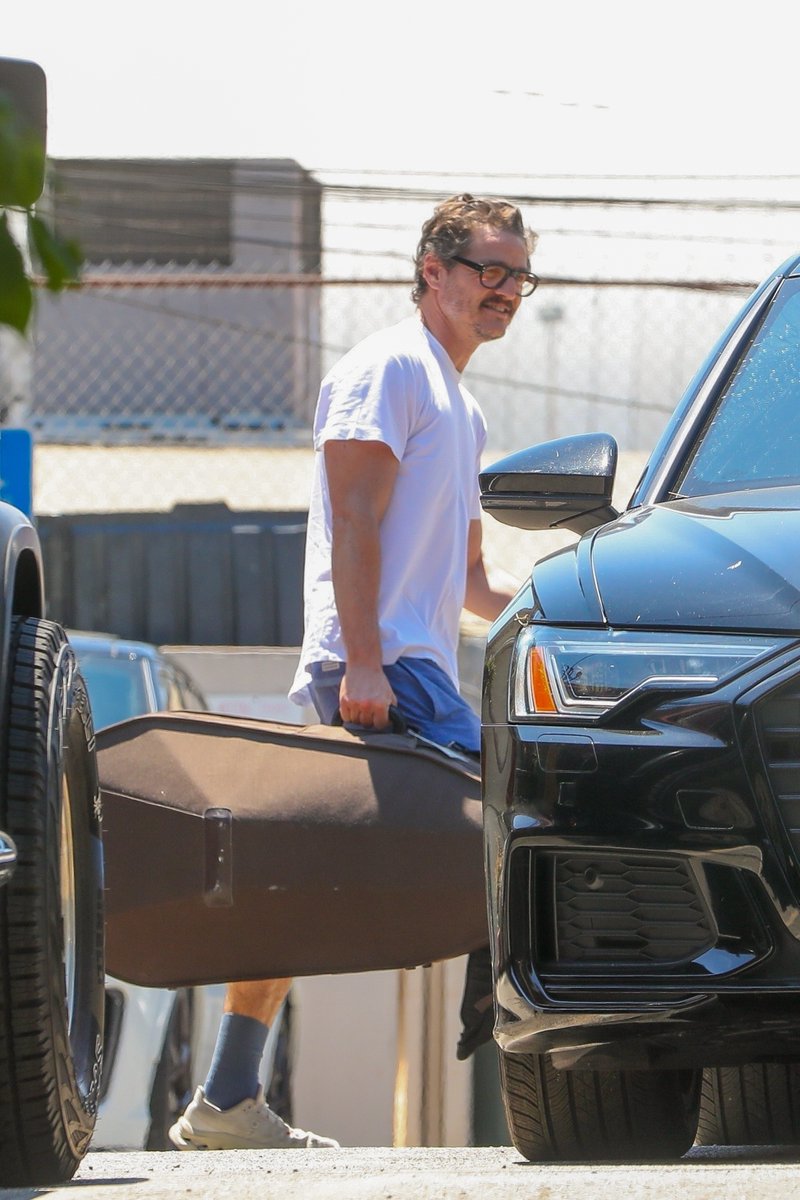 Pedro Pascal Photos tweet media