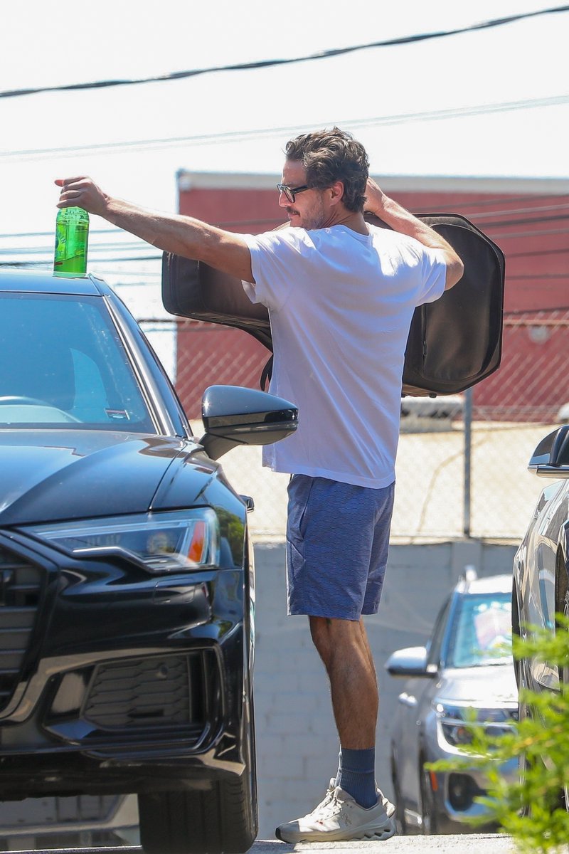 Pedro Pascal Photos tweet media