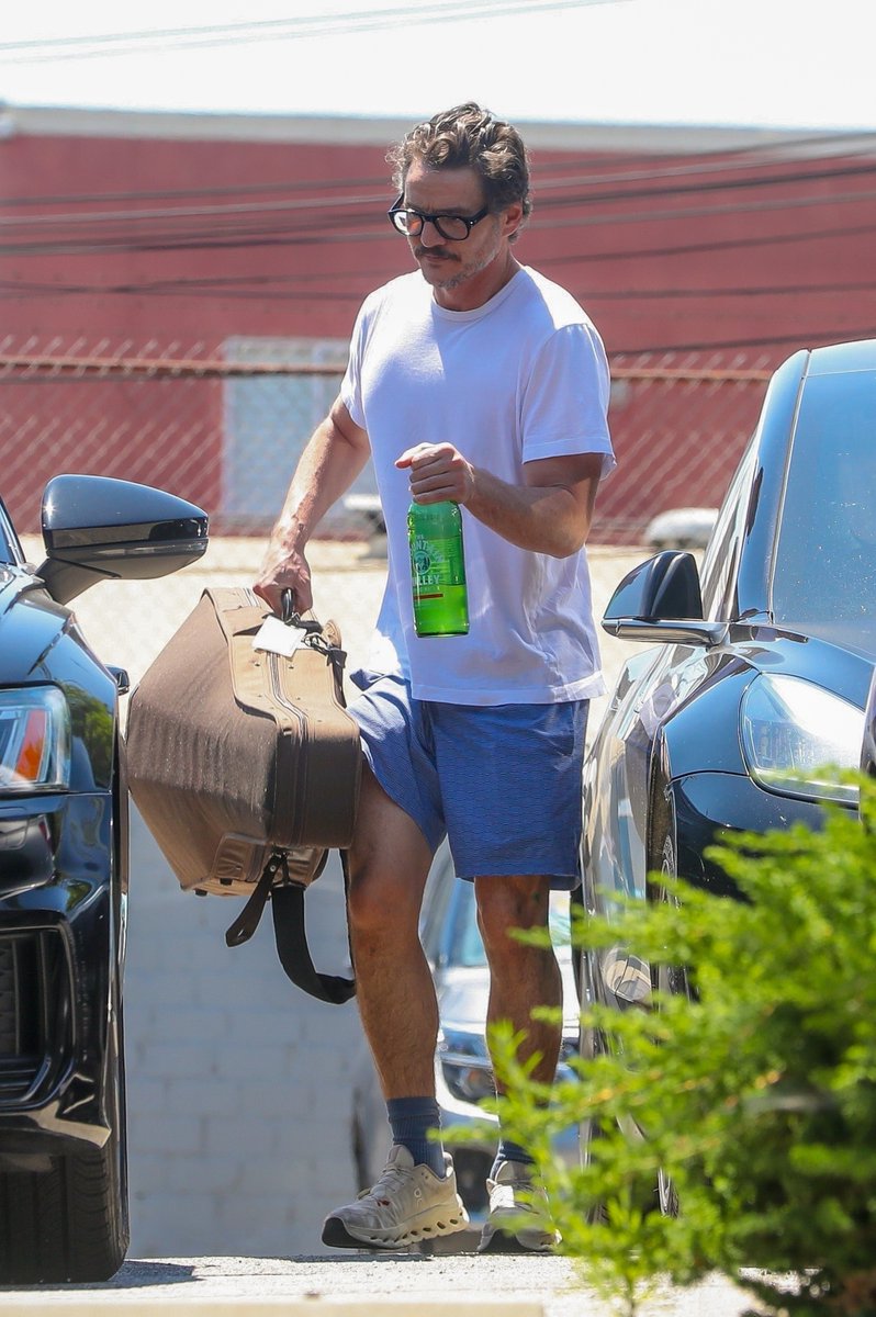 Pedro Pascal Photos tweet media