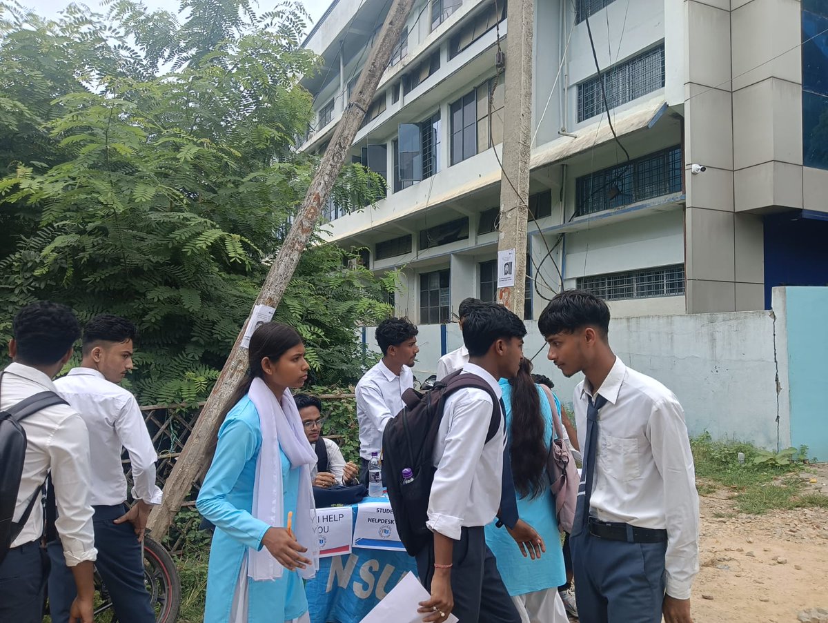 NSUIAssam's tweet photo. লংকা মহাবিদ্যালয় NSUI গোটৰ উদ্যোগত মহাবিদ্যালয়ৰ ছাত্ৰ-ছাত্ৰী সকলৰ বিভিন্ন প্ৰশাসনিক কাম কাজত সহায় হোৱাকৈ "Help Desk" স্থাপন কৰা হয়।
#NSUIForStudents #NSUIAssam #NSUI https://t.co/g5VXfn4H9Q