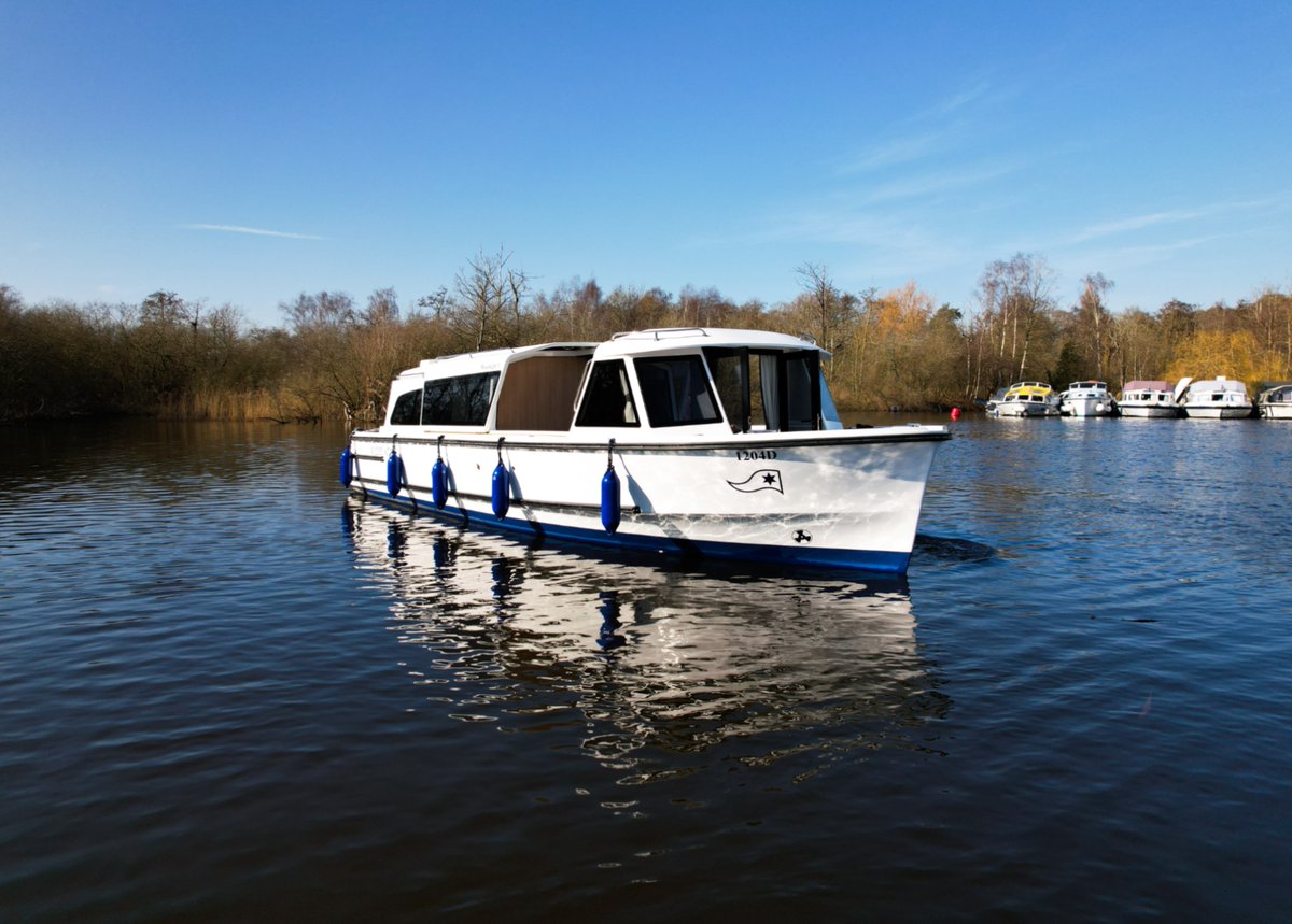 HerbertWoods's tweet image. With the Sturgeon Moon coming soon, it’s the perfect time to spotlight our newest cruiser, Moonlight and she’s got availability!

3-night break from 15th Aug, sleeps 4. 40% off ends this Sunday!

Book: herbertwoods.co.uk/book/moonlight/

#HerbertWoods #40PercentOff