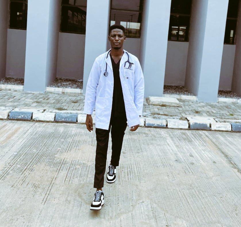 DrMadojutimi's tweet image. Allow me to re-introduce myself: 
Dr. MADOJUTIMI S.A🚀
MBChB(OGUN)🥰
God did after 8 freeking years🥰❤️
Alhamdulillah 🥶