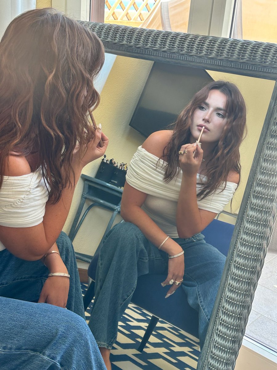 BITCHIMBELLATHORNE (@bellathorne) on Twitter photo 