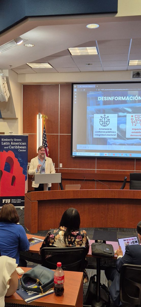 Participé en el evento “Gestión Electoral Estratégica en América Latina” de <a href="/TransparenciaAL/">Transparencia Electoral</a> en <a href="/fiu_sipa/">FIU Green School</a> ,  donde destaqué el papel clave de los organismos electorales en el combate a la desinformación. 🗳️🧠 #OEA #Democracia #Desinformación